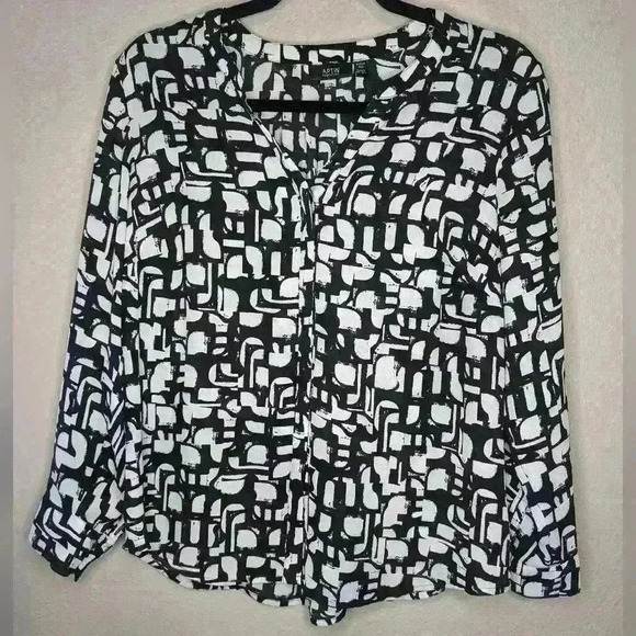 Apt 9 petite medium Poly black & white geometric hidden button business blouse - Picture 1 of 10